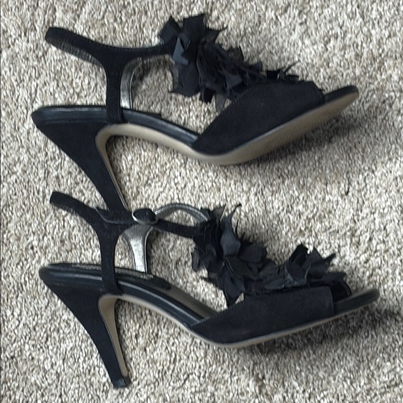 Banana Republic Shoes - Banana Republic Black Floral Slingback Heels
